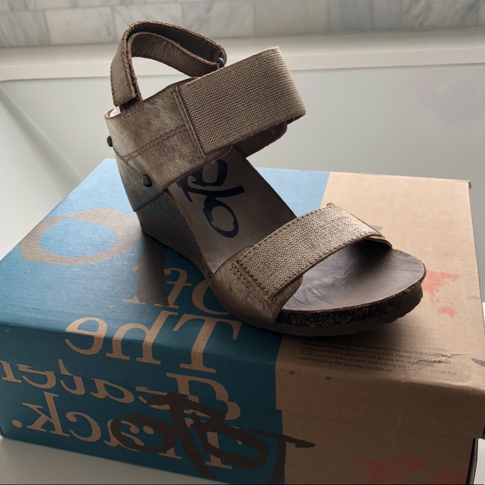 New: Off the beaten track wedge sandals